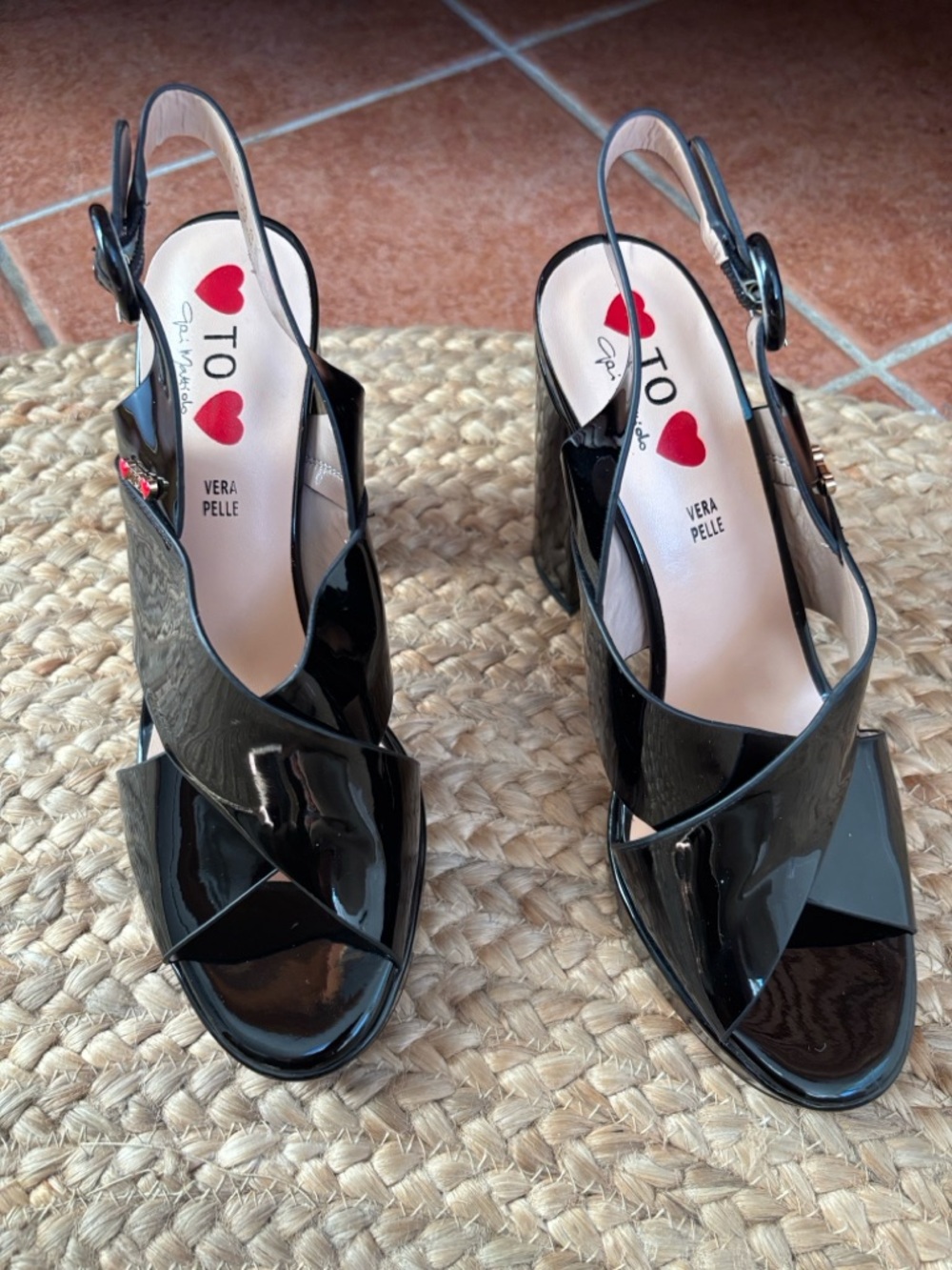 GAI MATTIOLO  PATENT LEATHER PLATFORM HEELS 39 ITALY